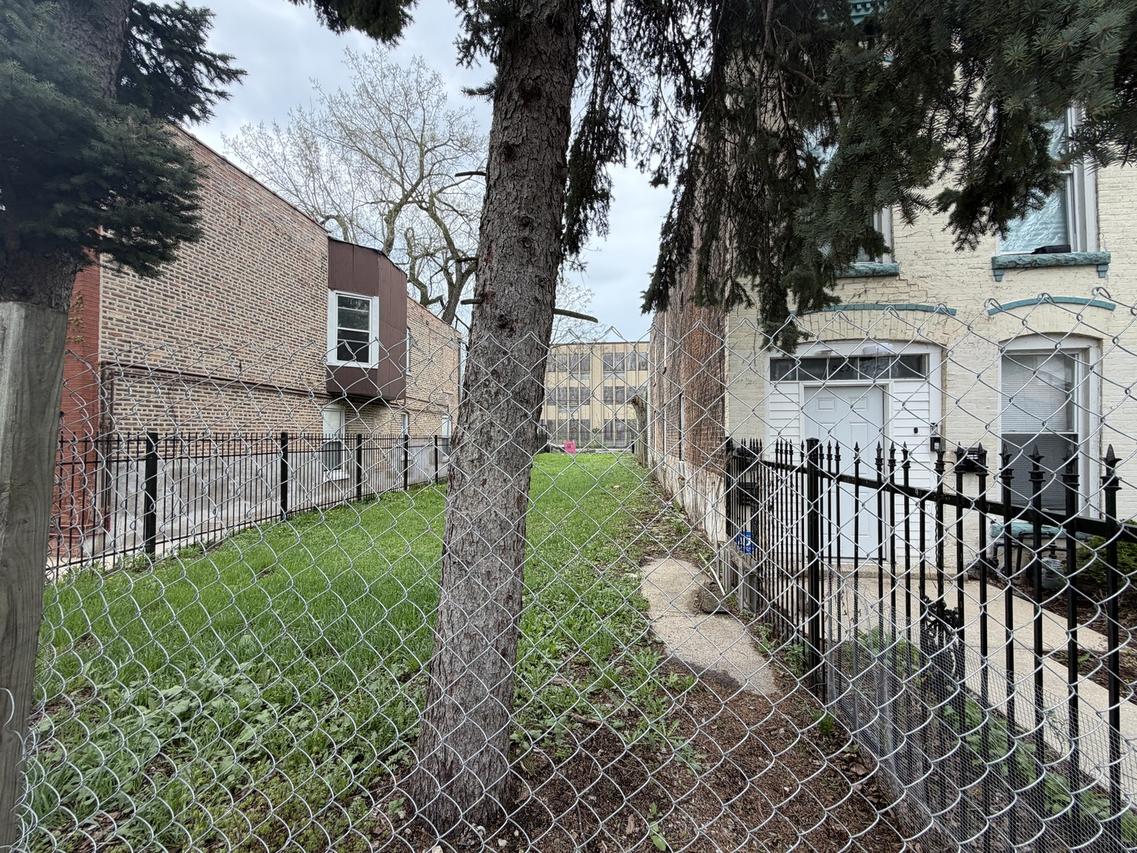 425 N Lawndale Ave., Chicago, IL 60624