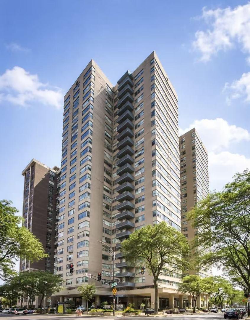6301 N Sheridan Rd. #15B, Chicago, IL 60660