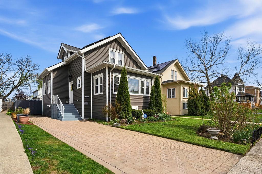 1515 S 3rd Ave., Maywood, IL 60153