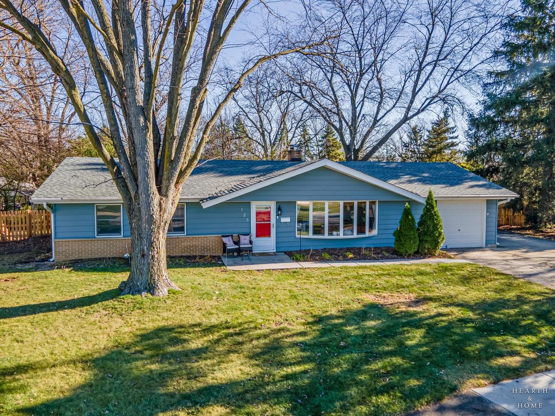 125 Weymouth Ct., Schaumburg, IL 60193