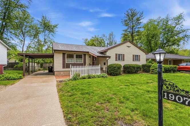 1907 Weaver St., Urbana, IL 61802