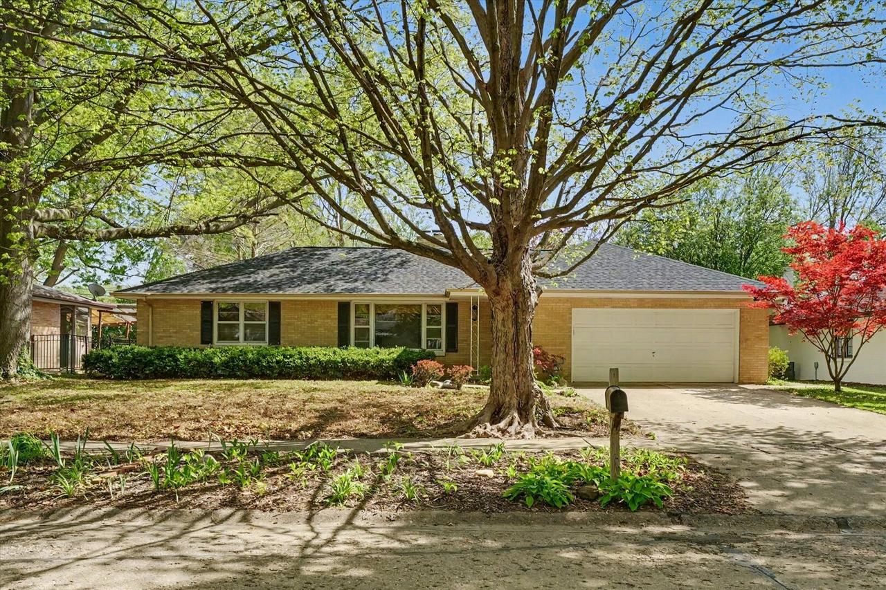 1105 Foothill Dr., Champaign, IL 61821