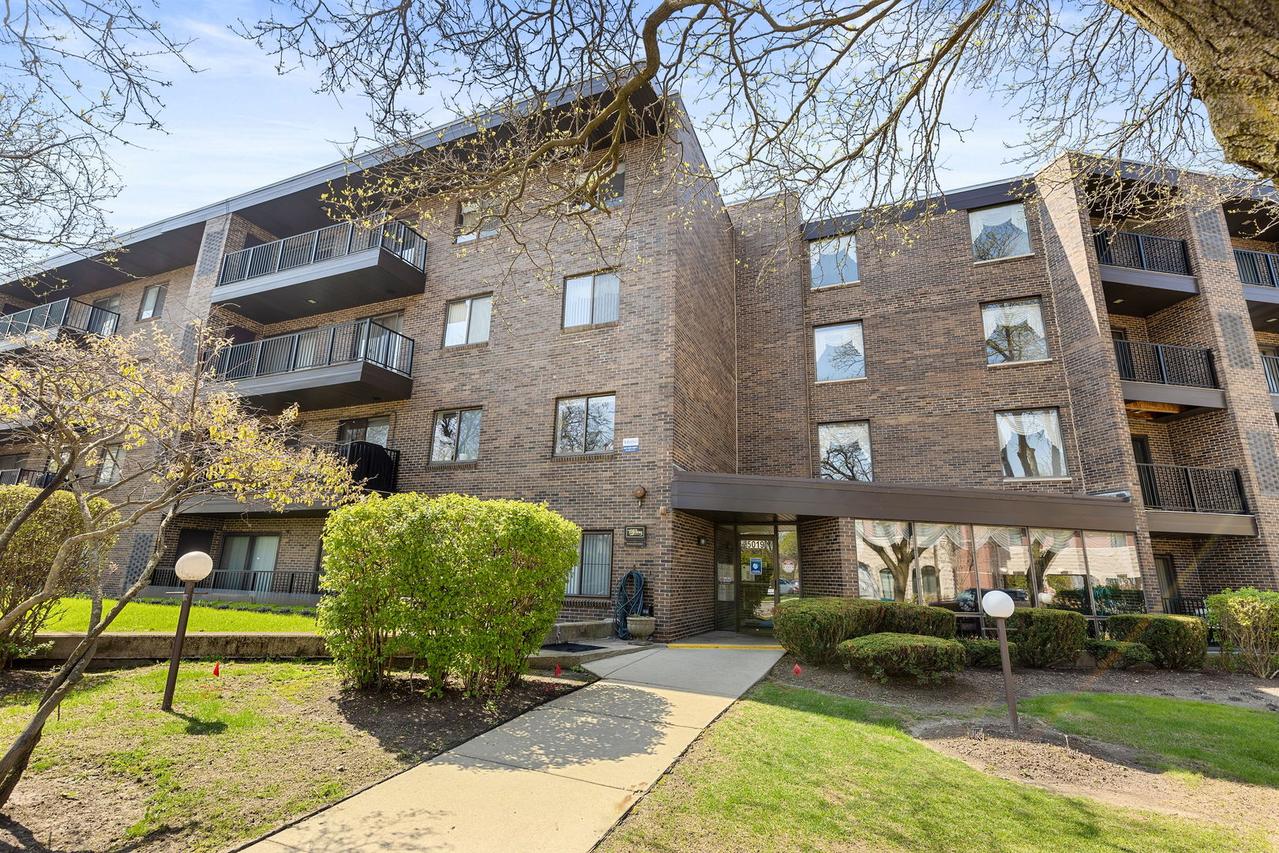 5019 Mulford St. #205, Skokie, IL 60077