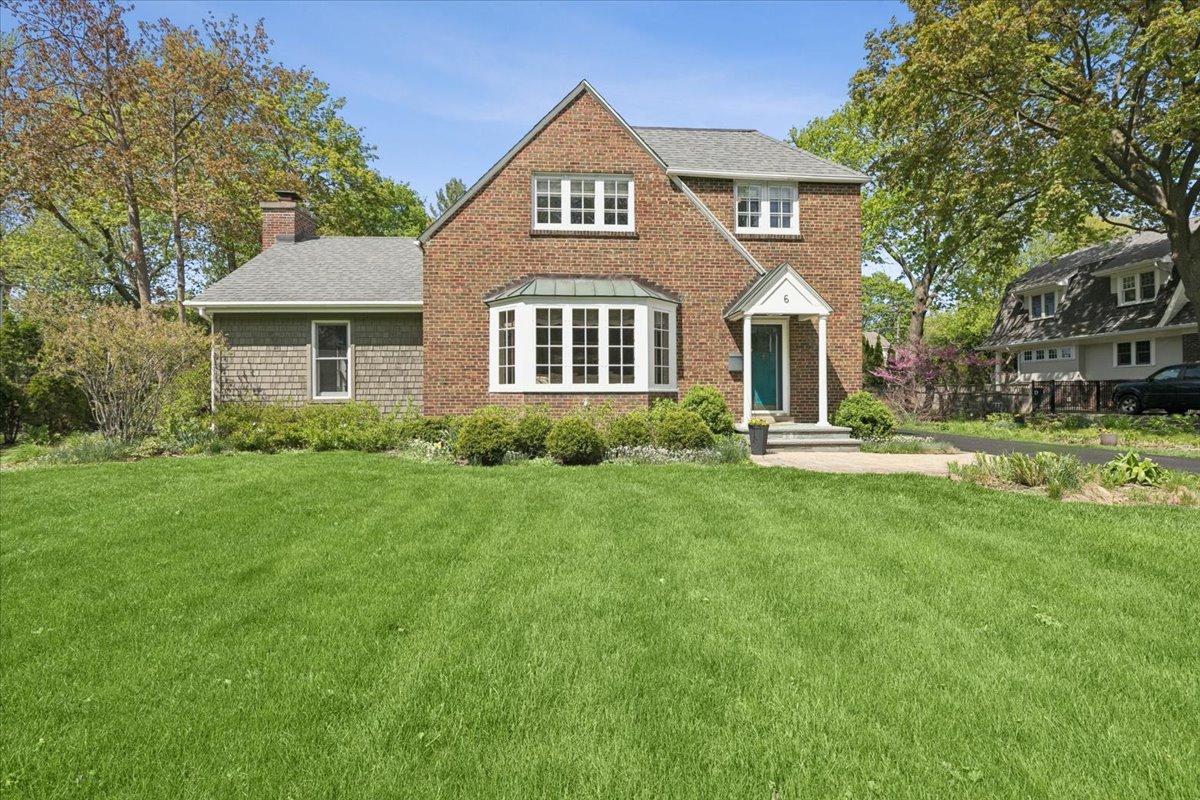 6 E Witchwood Ln., Lake Bluff, IL 60044
