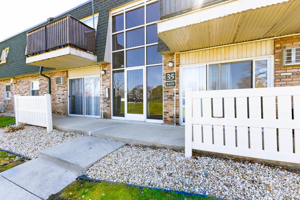 8431 W 99th Ter. #35-205, Palos Hills, IL 60465