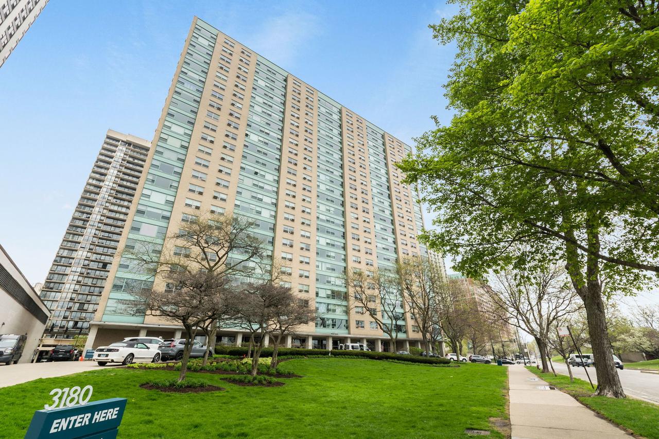 3180 N Lake Shore Dr. #6E, Chicago, IL 60657