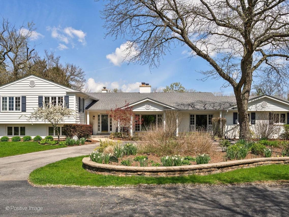 4 Henneberry Ln., Golf, IL 60029