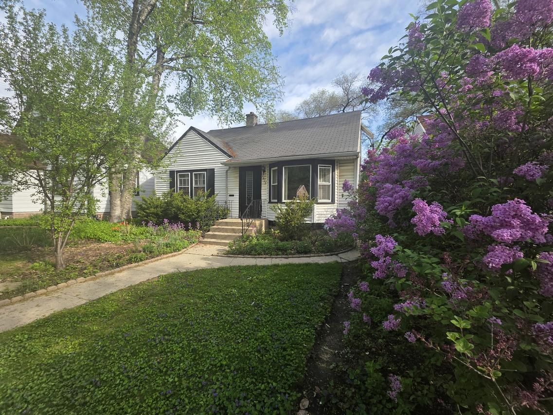 1815 Cleveland St., Evanston, IL 60202