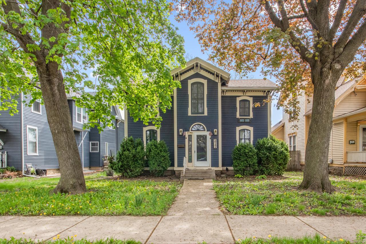 212 S 4th St., Aurora, IL 60505