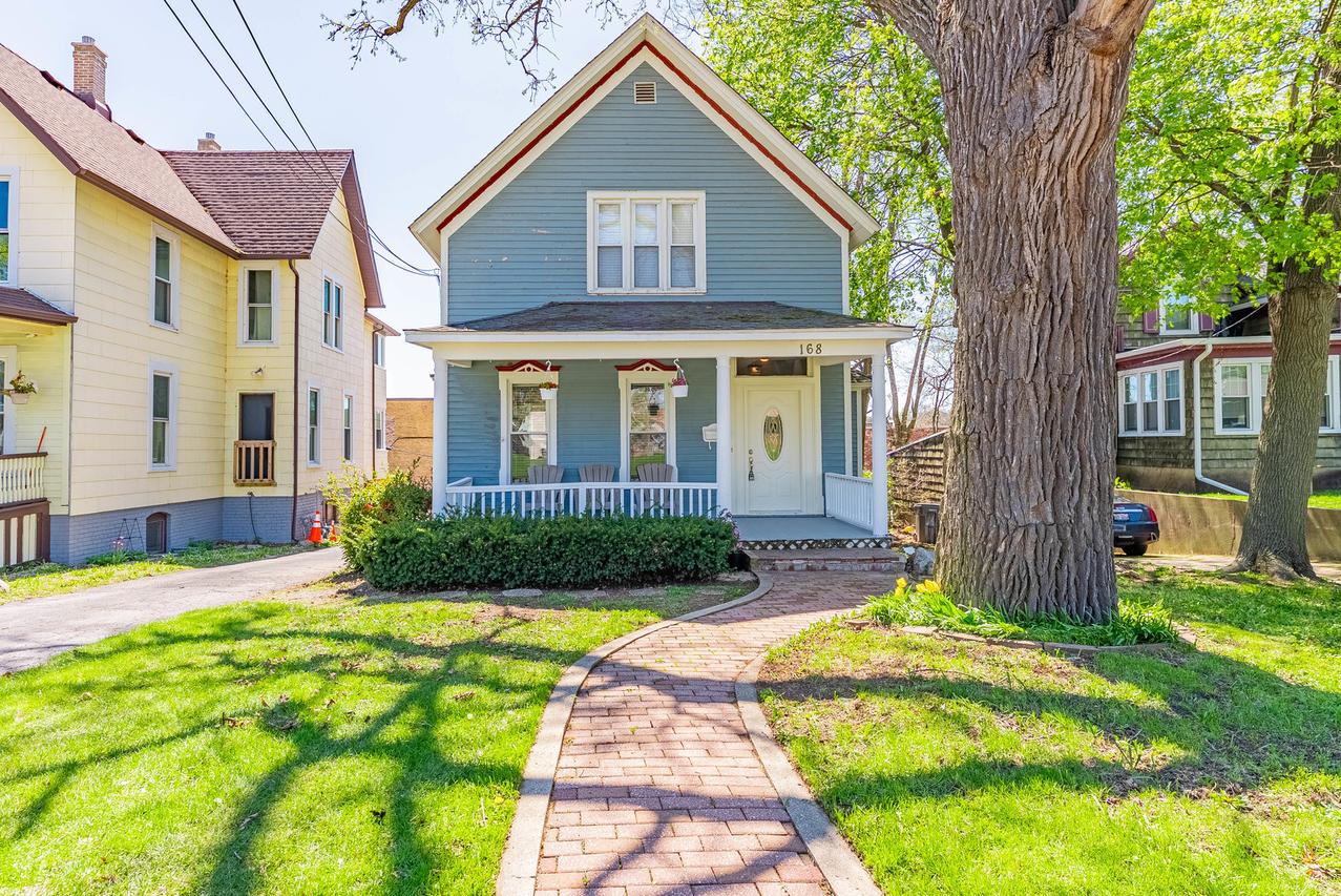 168 Villa St., Elgin, IL 60120