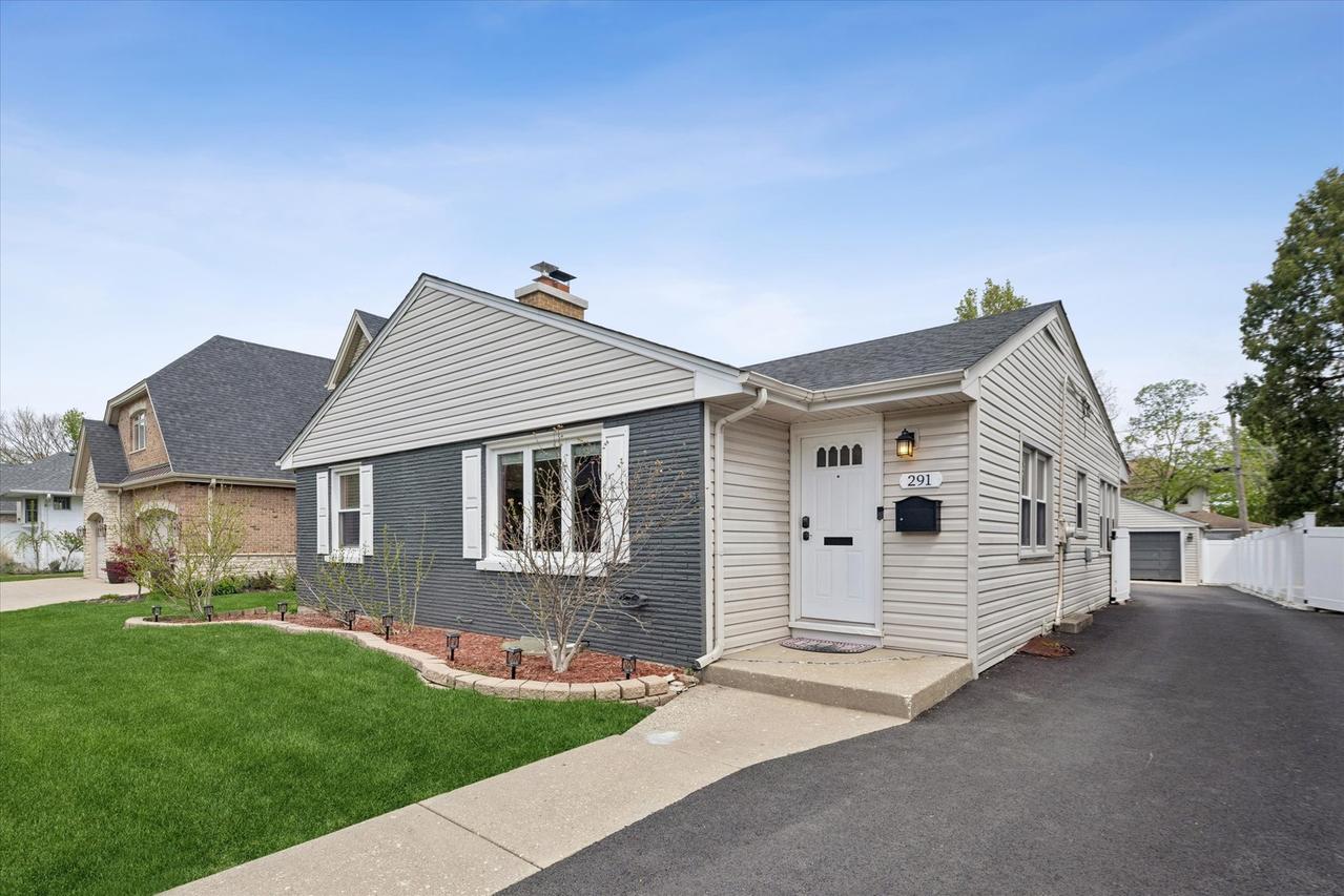 291 N Maple Ave., Elmhurst, IL 60126