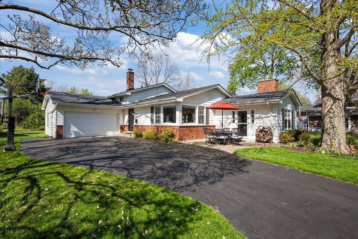 927 Holly Ct., Deerfield, IL 60015