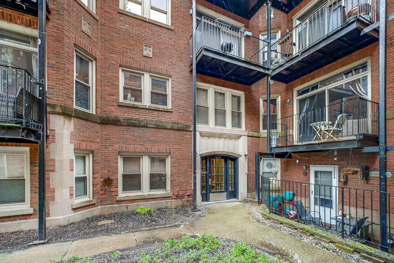 1659 W Pratt Blvd. #2B, Chicago, IL 60626