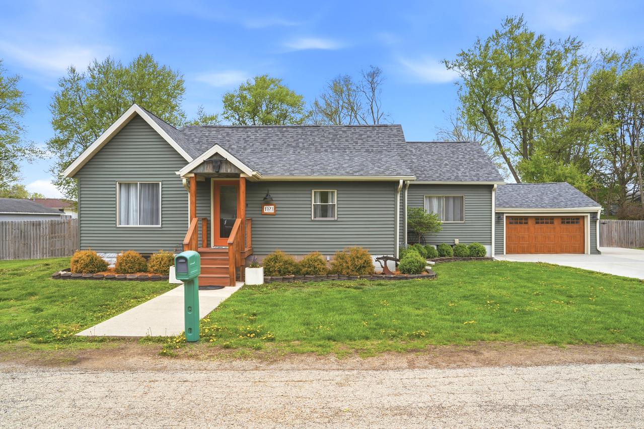 1923 Cummins St., Dixon, IL 61021