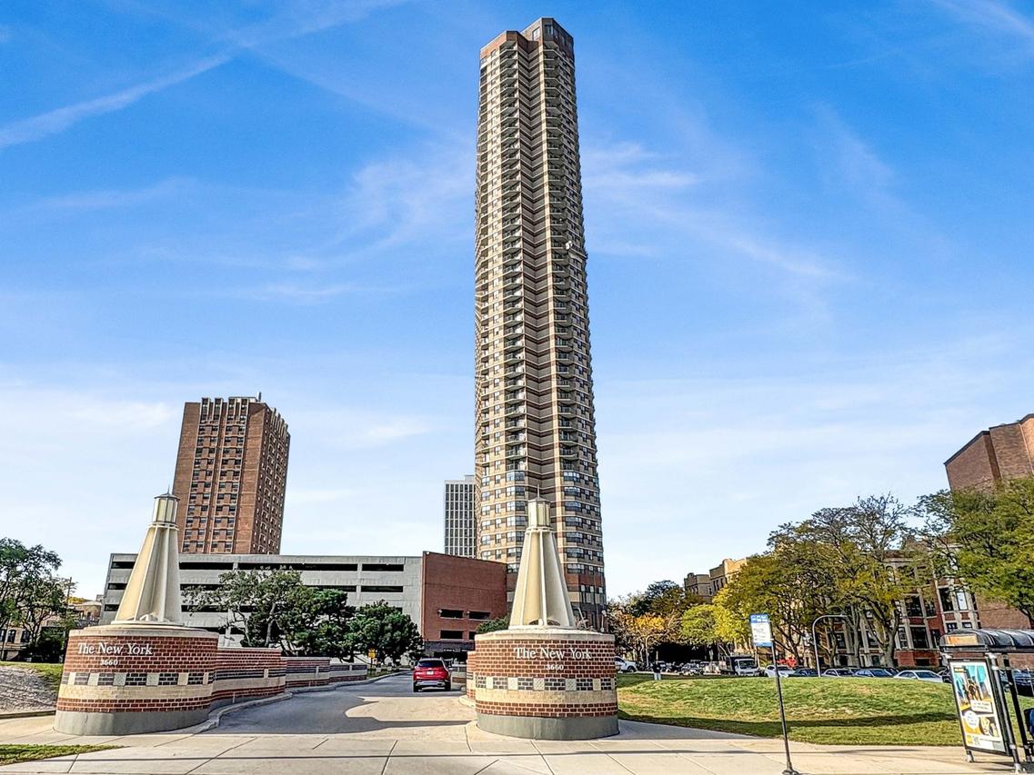 3660 N Lake Shore Dr. #4103, Chicago, IL 60613