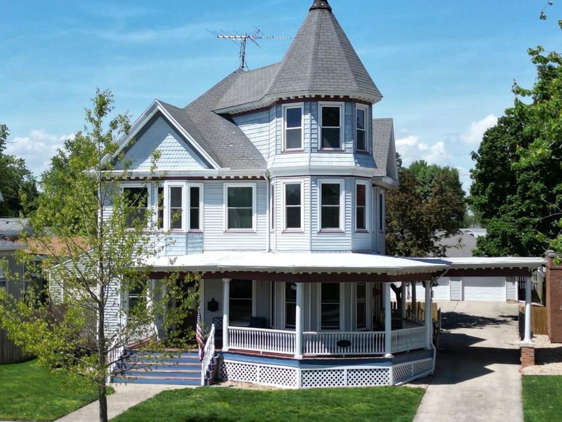 411 W Main St., Clinton, IL 61727