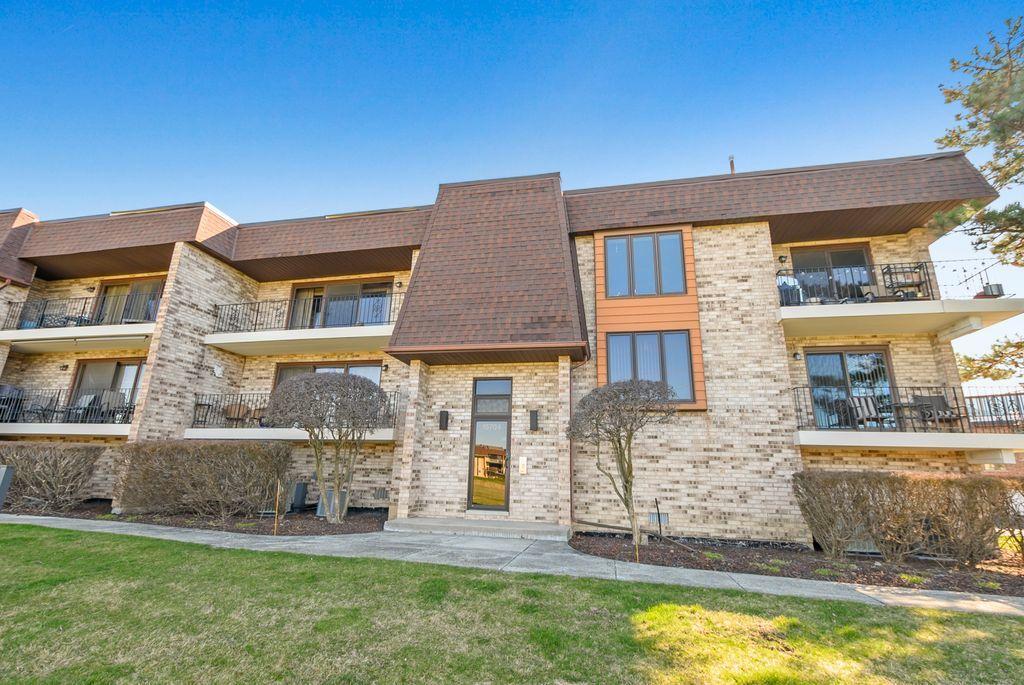 15704 Deerfield Ct. #2N, Orland Park, IL 60462