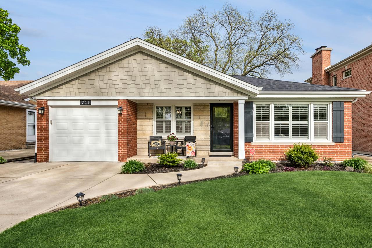 741 N Lincoln Ave., Park Ridge, IL 60068