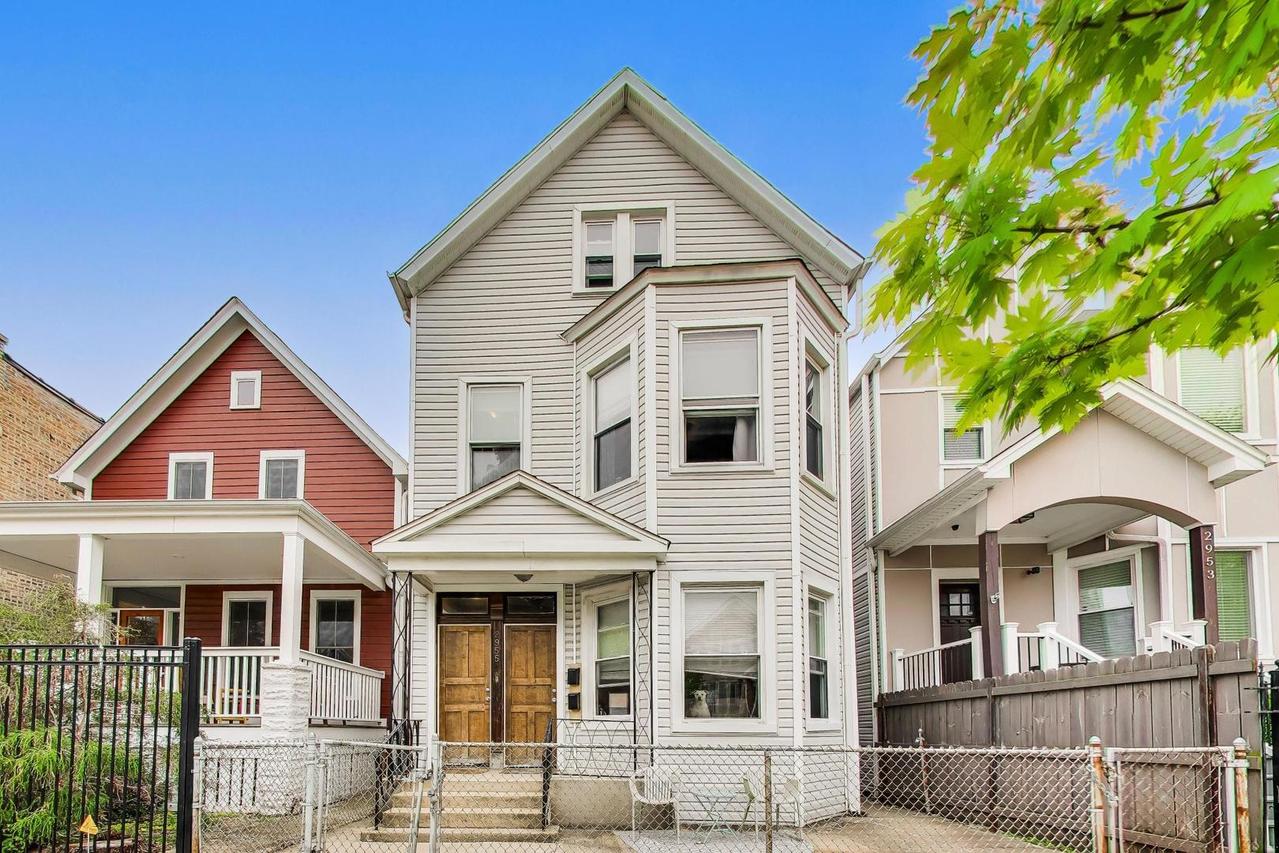2955 N Gresham Ave., Chicago, IL 60618