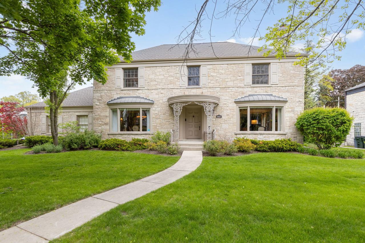 6657 N Le Mai Ave., Lincolnwood, IL 60712
