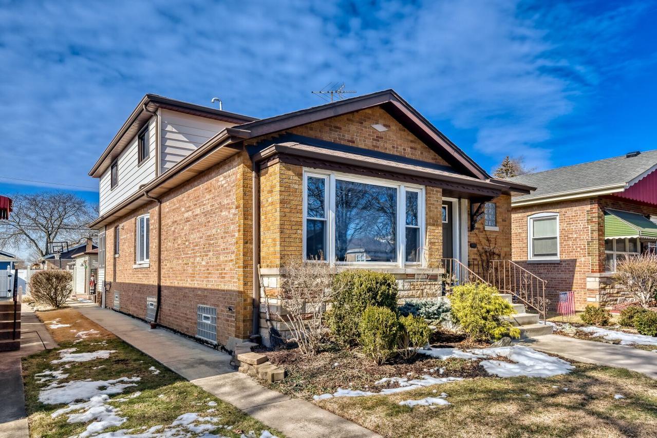 10030 S Washtenaw Ave., Chicago, IL 60655