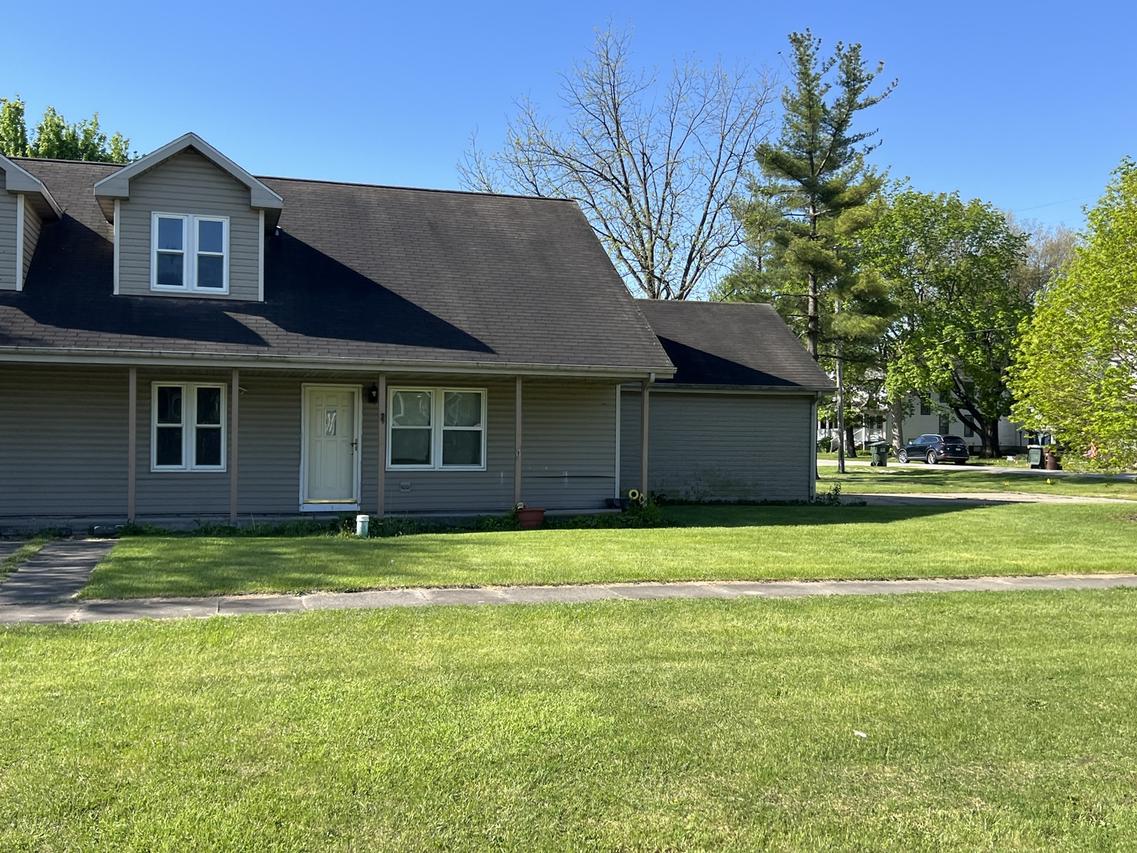 112 W Washington St. #1, Gardner, IL 60424