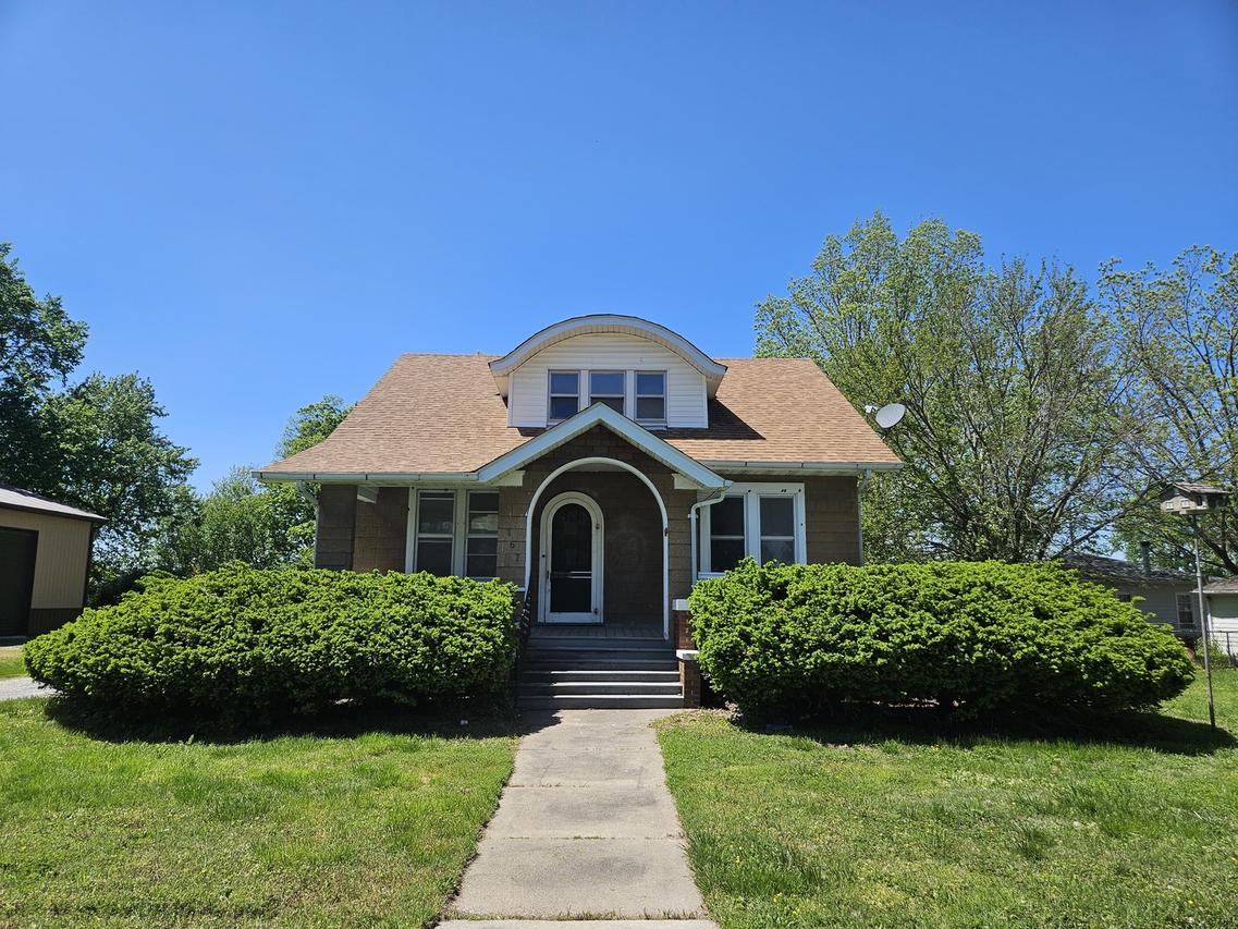 167 N Park St., Hoyleton, IL 62803
