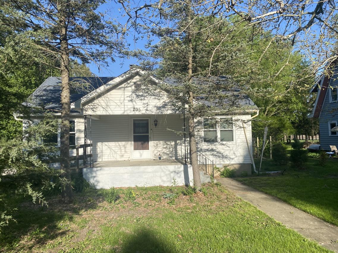 205 S Division St., Stanford, IL 61774