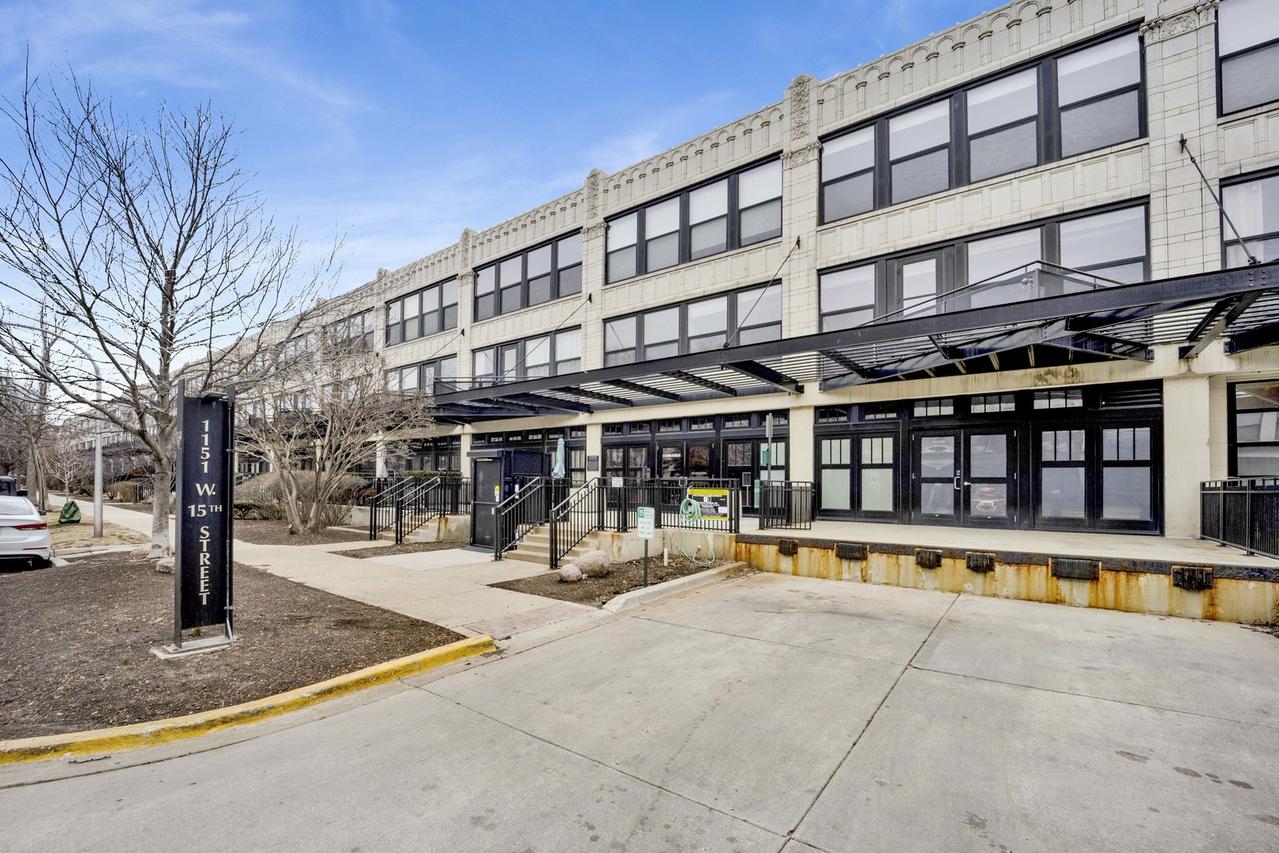 1151 W 15th St. #401, Chicago, IL 60608