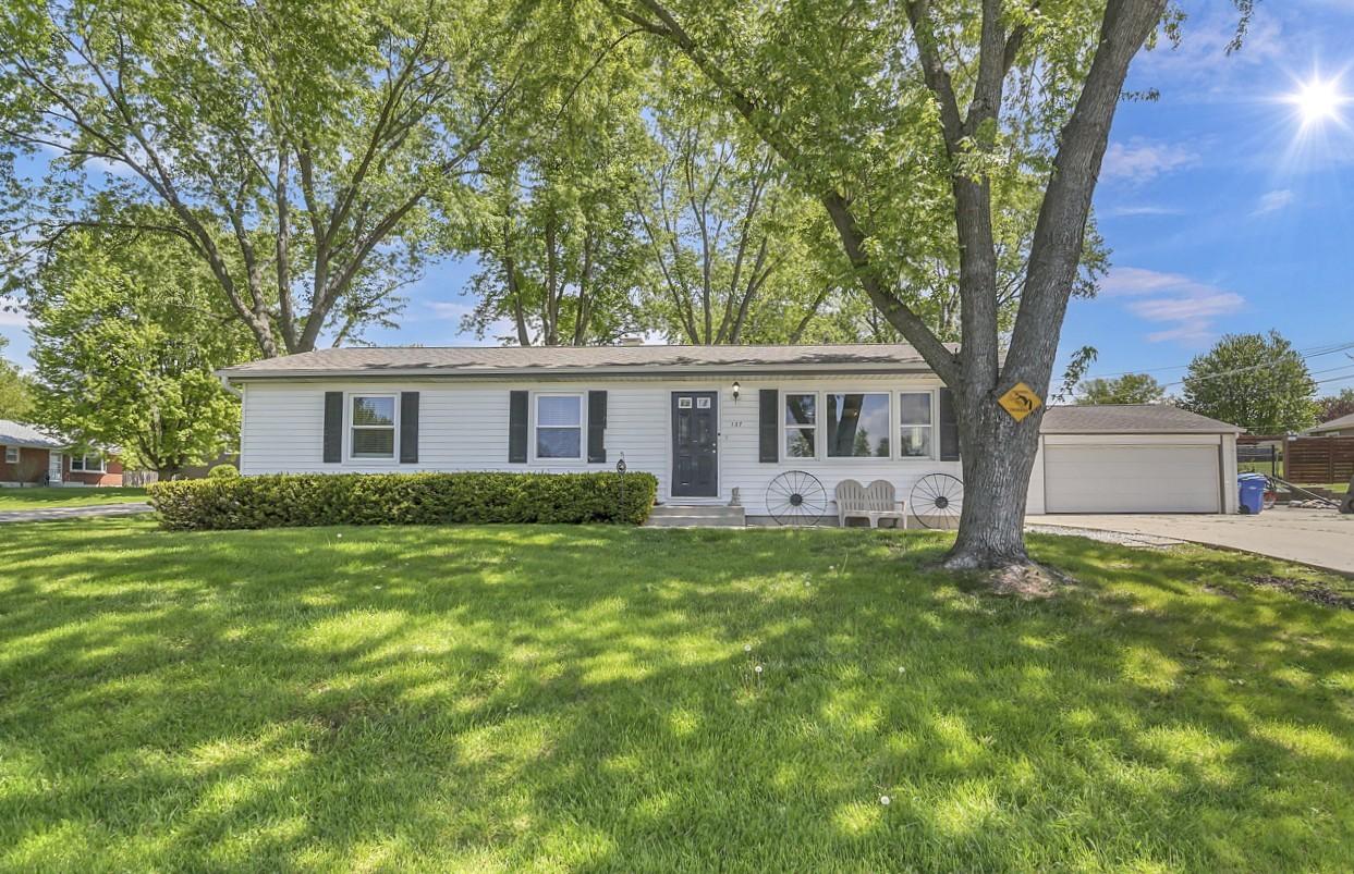 137 Birchwood Rd., Carpentersville, IL 60110