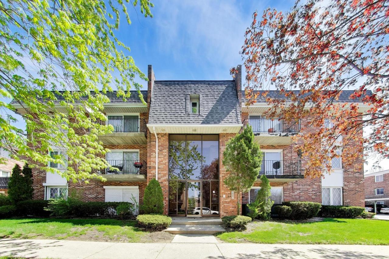 669 Chappel Ave. #2B, Calumet City, IL 60409