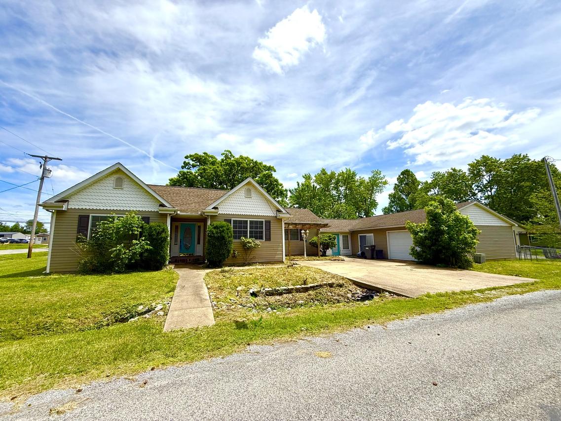 104 Mcneil, Energy, IL 62933
