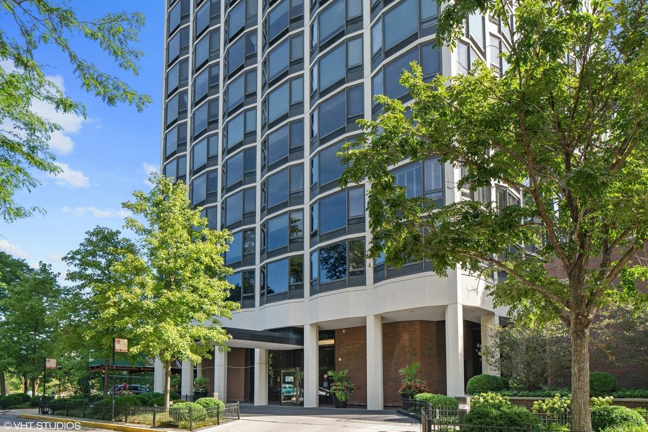 1555 N Astor St. #19SE, Chicago, IL 60610