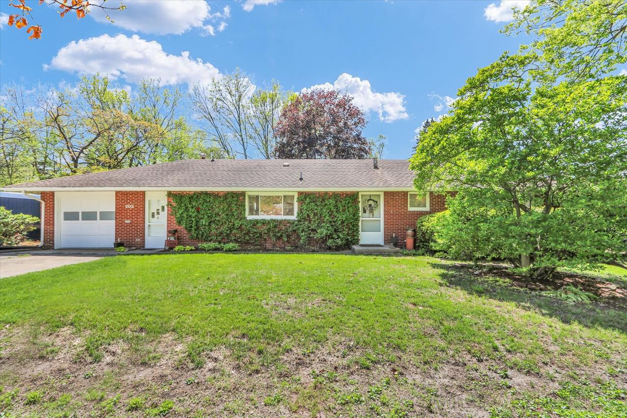 203 E Mumford Dr., Urbana, IL 61801