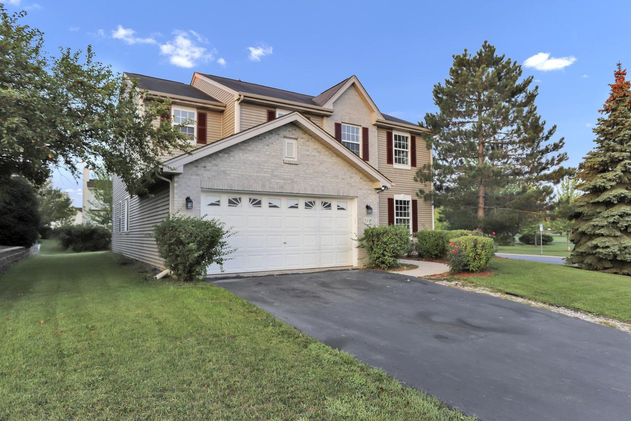 1995 W Meadowview Dr., Round Lake, IL 60073