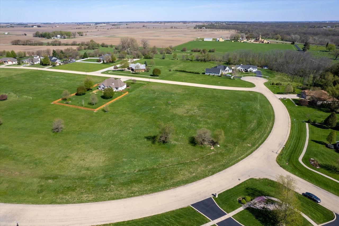 1040 Prairie View Dr., Somonauk, IL 60552