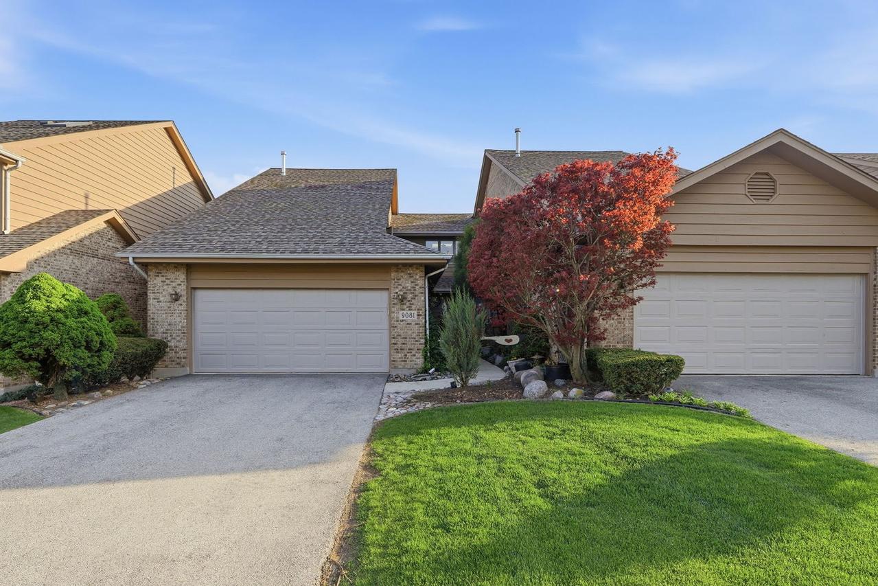 9081 Del Prado Dr., Palos Hills, IL 60465