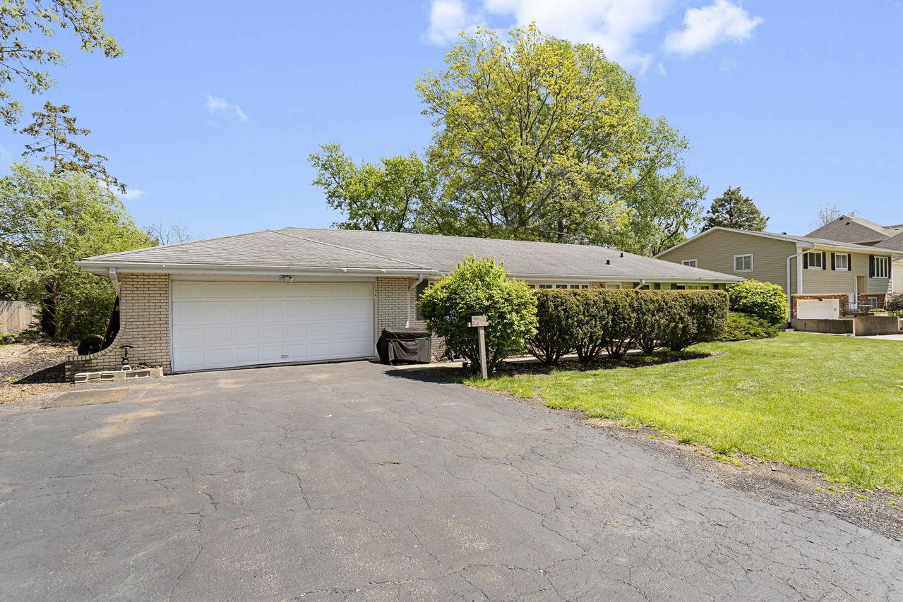 205 Oak Ave., Westmont, IL 60559