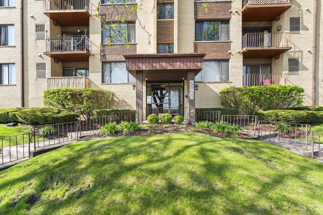 5800 W 105th St. #1C, Oak Lawn, IL 60453