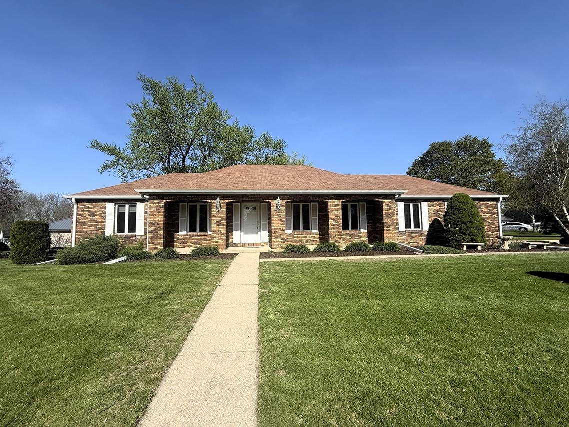 300 Fieldstone Ln., Dixon, IL 61021