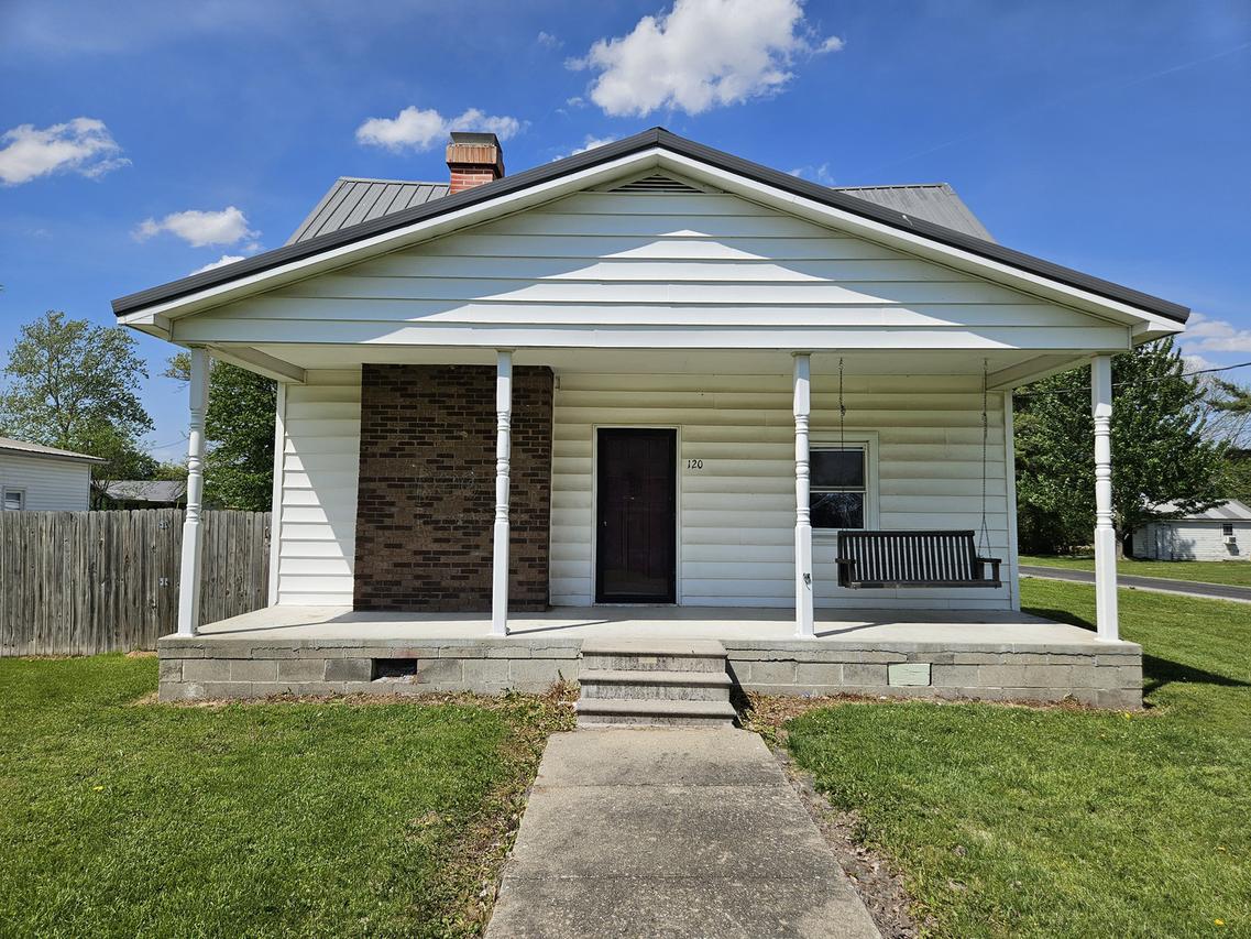 120 E Wayne St., Geff, IL 62842