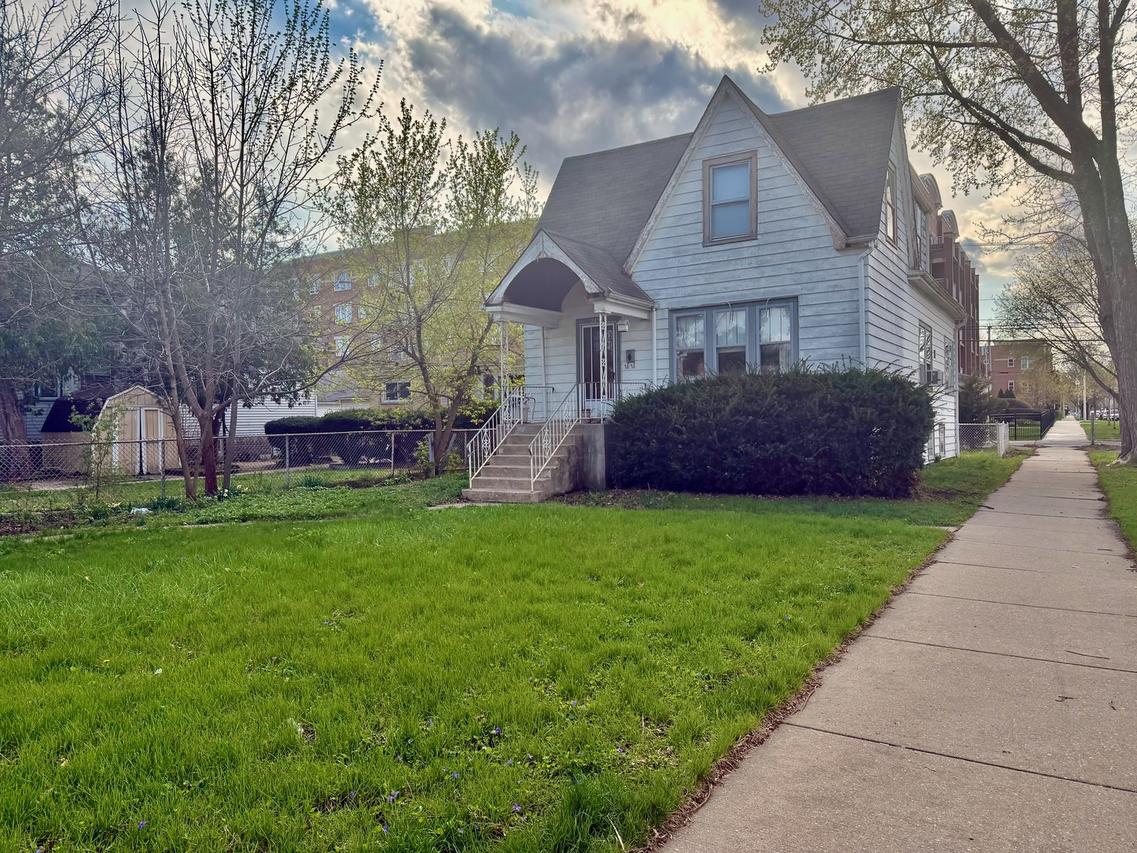 2858 N Neenah Ave., Chicago, IL 60634