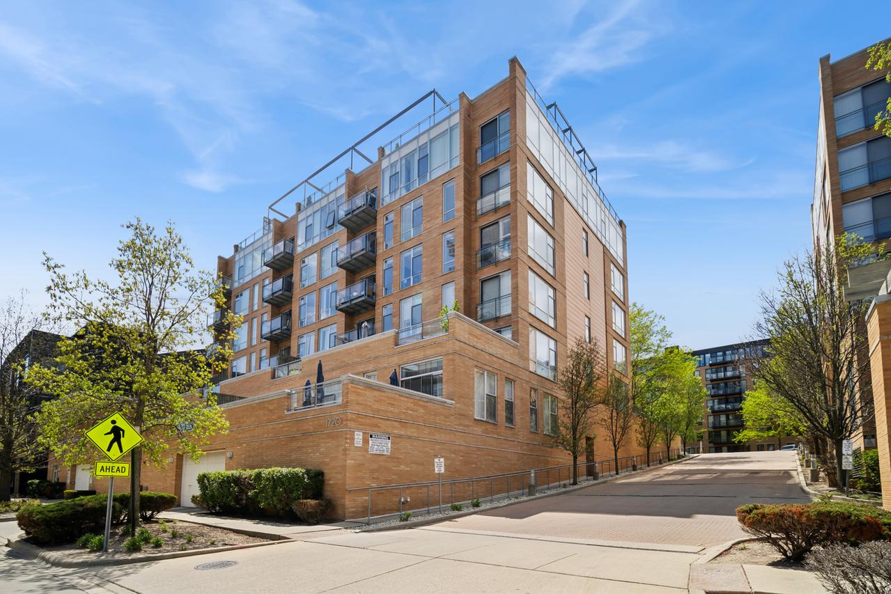 1720 Oak Ave. #711, Evanston, IL 60201