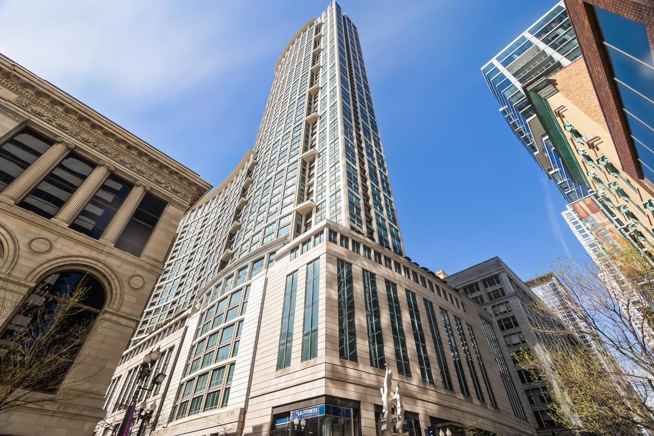 130 N Garland Ct. #1206, Chicago, IL 60603