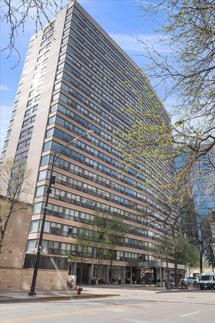2930 N Sheridan Rd. #1704, Chicago, IL 60657