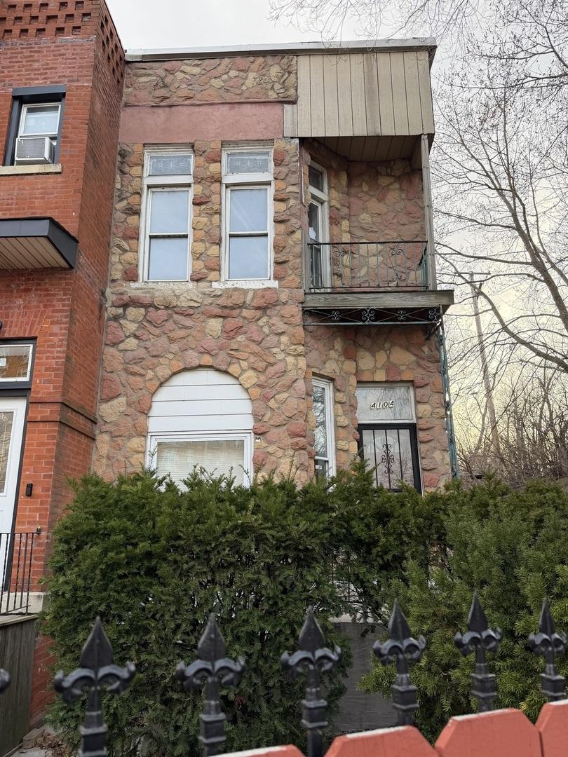 4104 S Lake Park Ave., Chicago, IL 60653