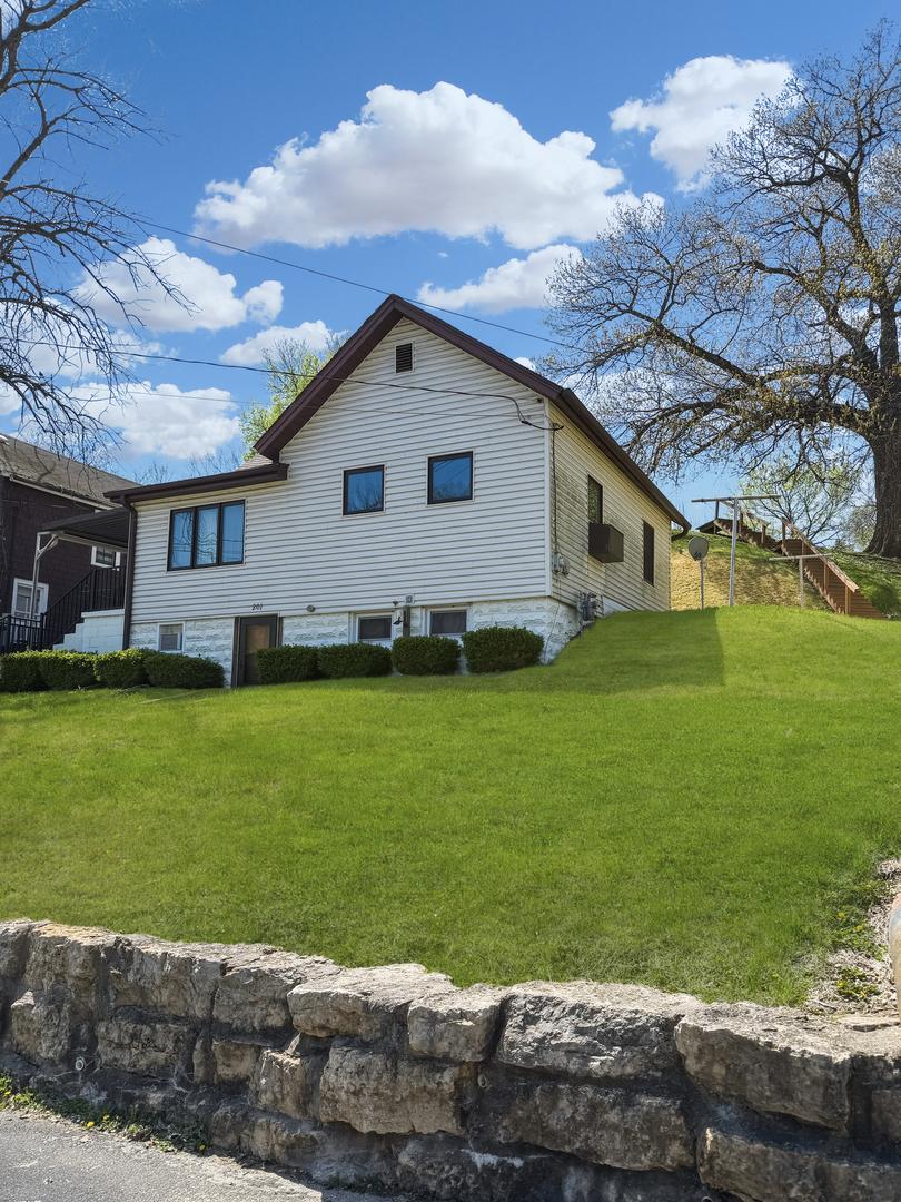 201 Diagonal St., Savanna, IL 61074