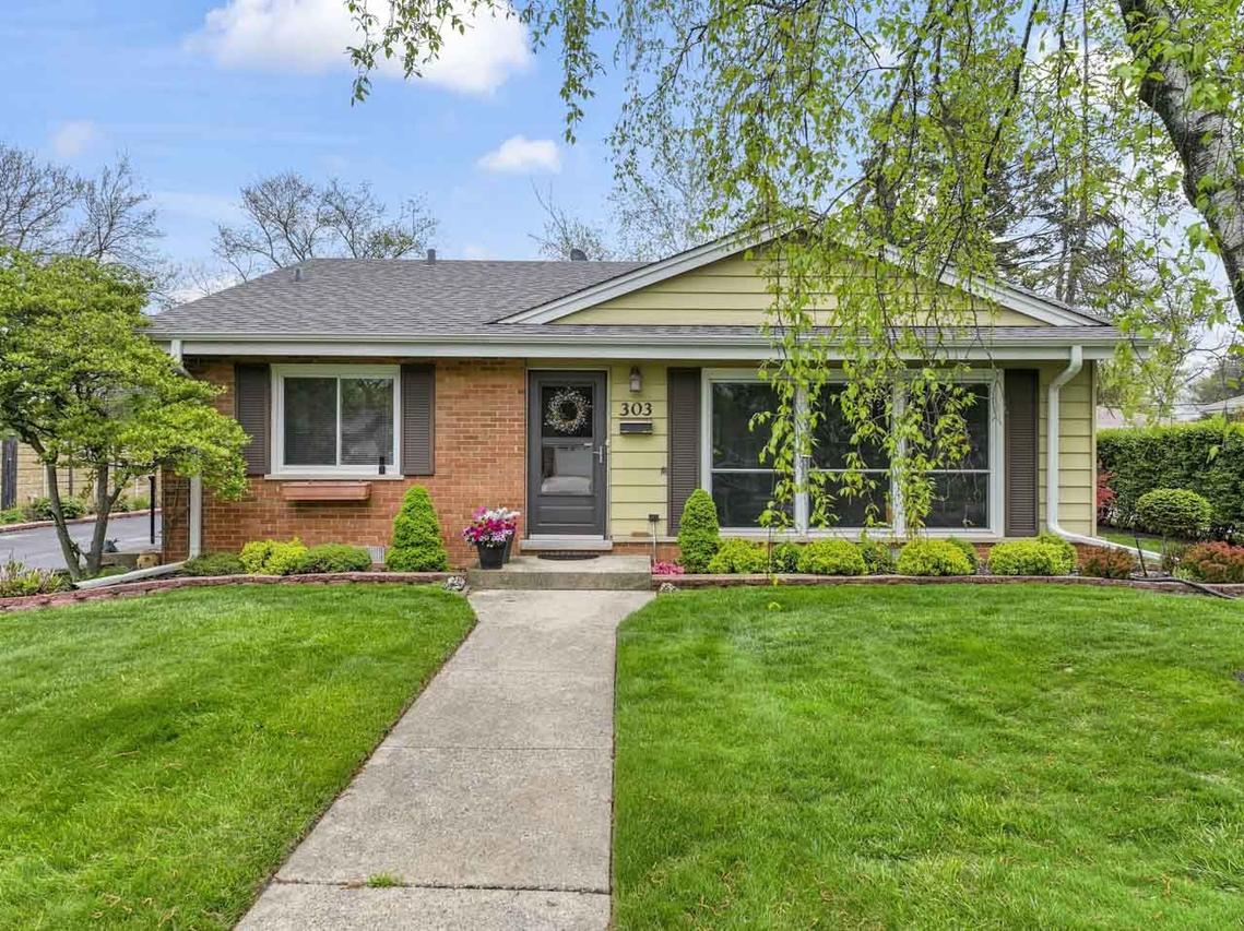 3N303 N Emroy Ave., Elmhurst, IL 60126
