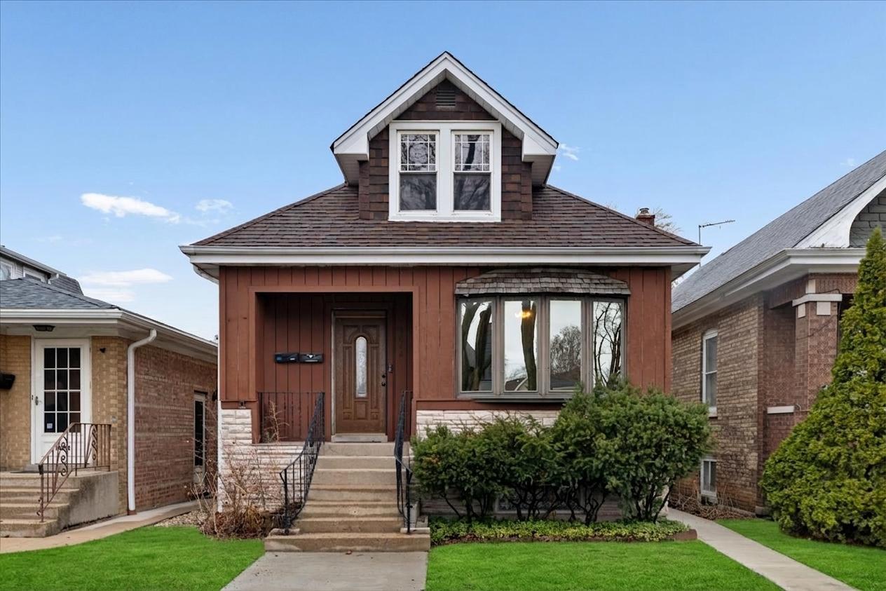 5042 W Winnemac Ave., Chicago, IL 60630