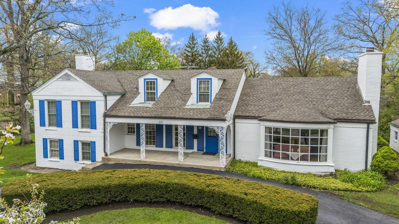 144 Oak Knoll Ter., Highland Park, IL 60035
